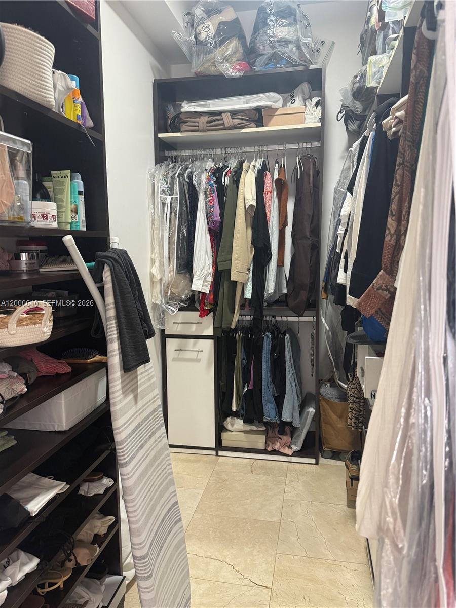 TURNBERRY VLG NO TOWER CO - Residential