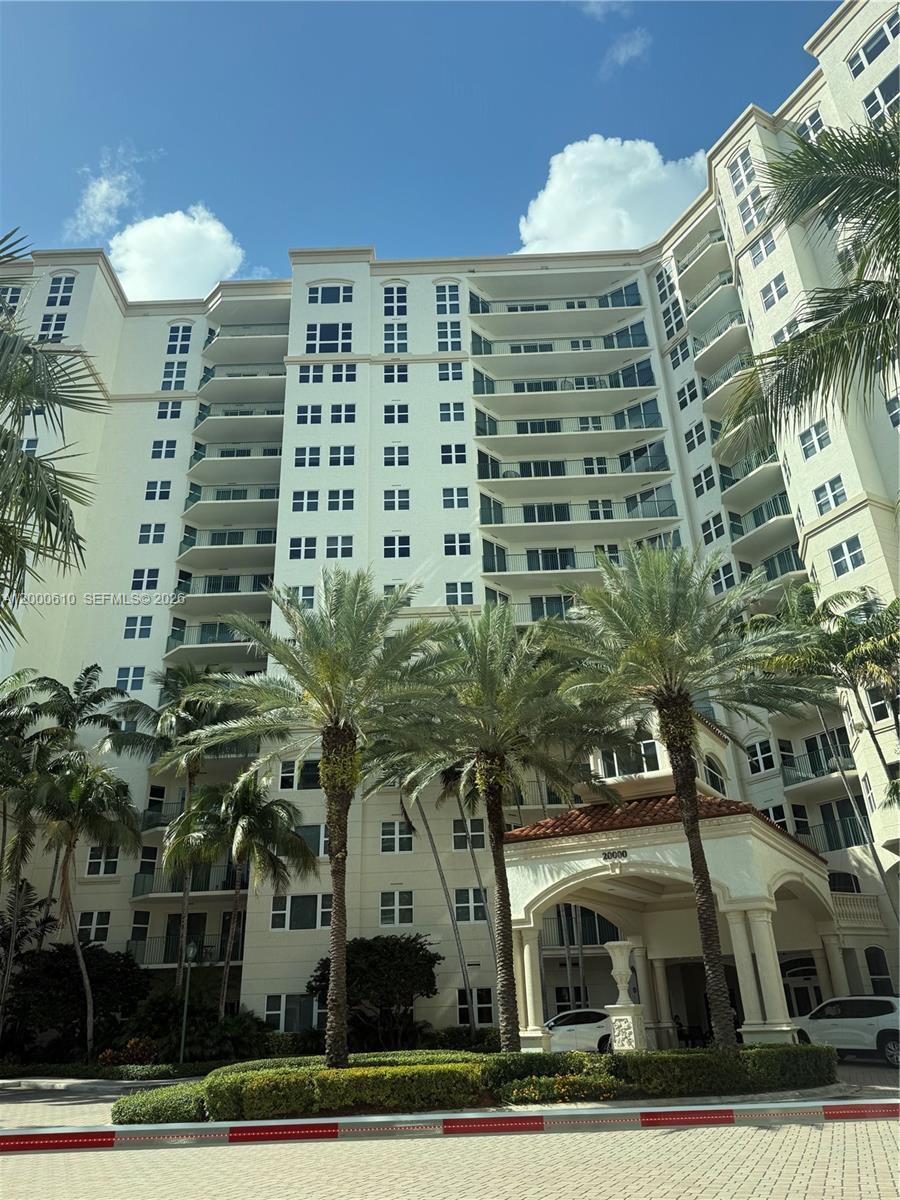 20000 E Country Club Dr PH09