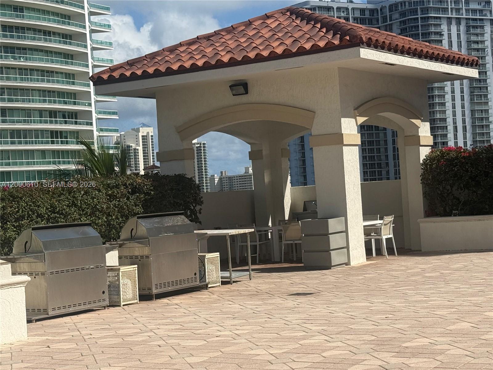 TURNBERRY VLG NO TOWER CO - Residential