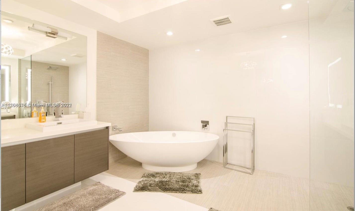 PARQUE TOWERS CONDO - Residential Lease