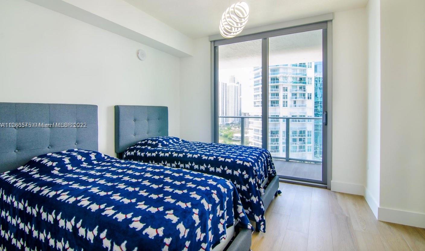 PARQUE TOWERS CONDO - Residential Lease