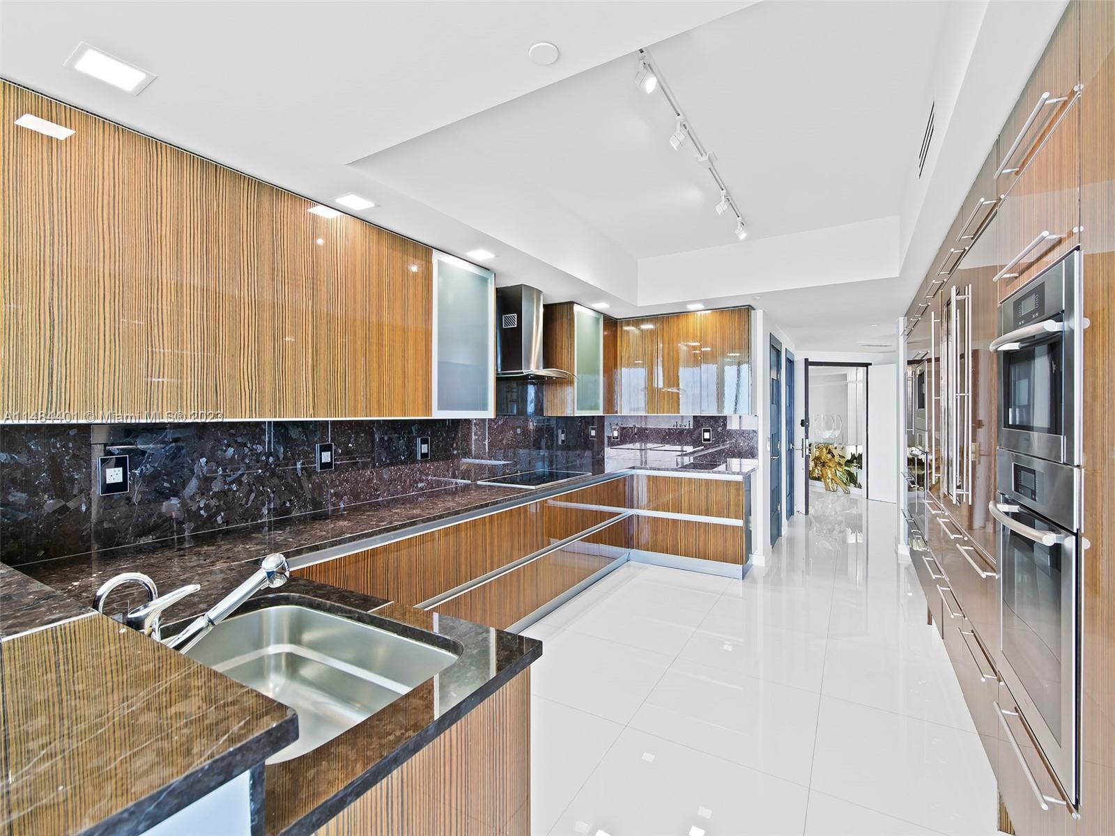 2711 HOLLYWOOD BEACH COND - Residential