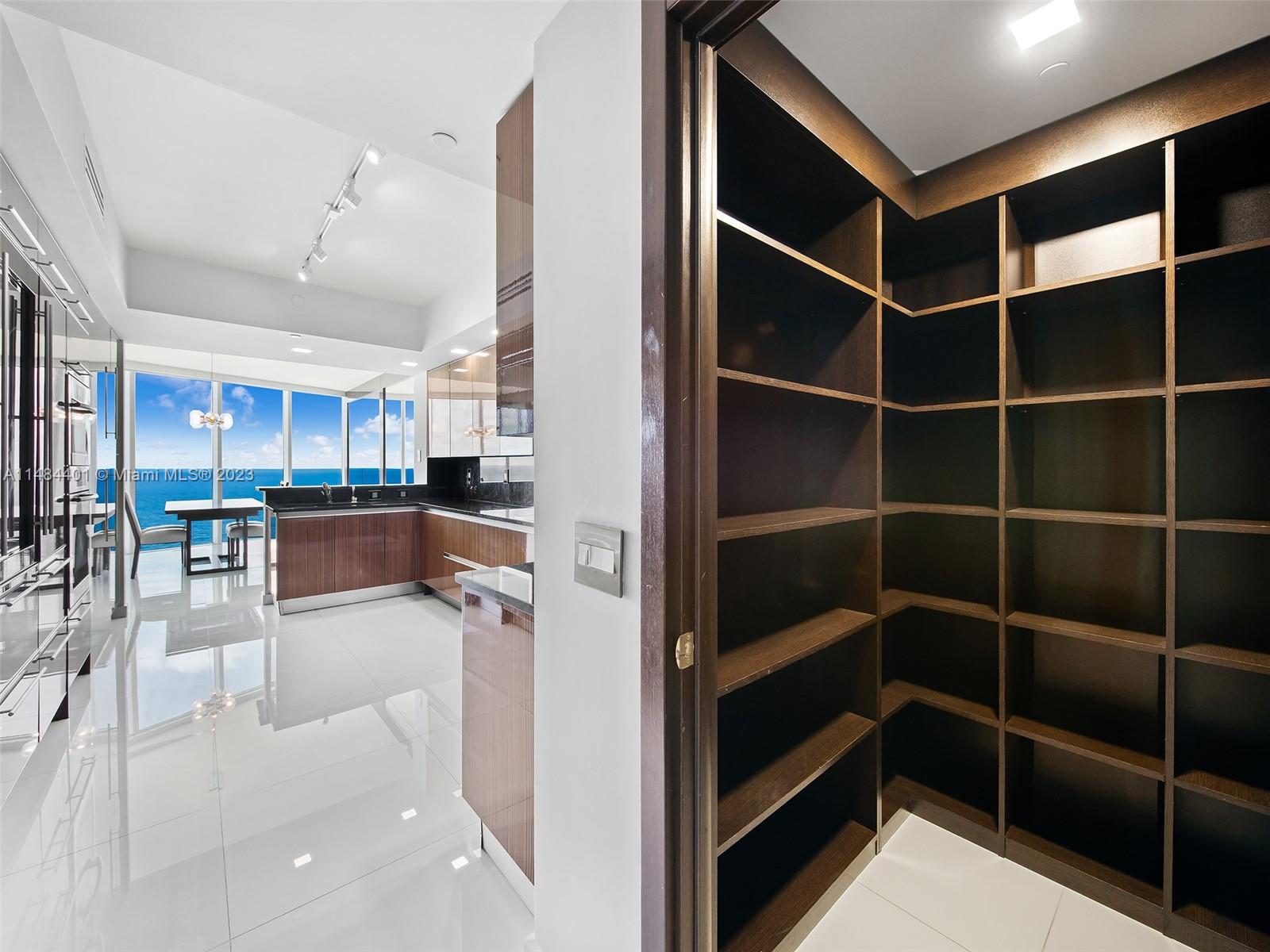 2711 HOLLYWOOD BEACH COND - Residential