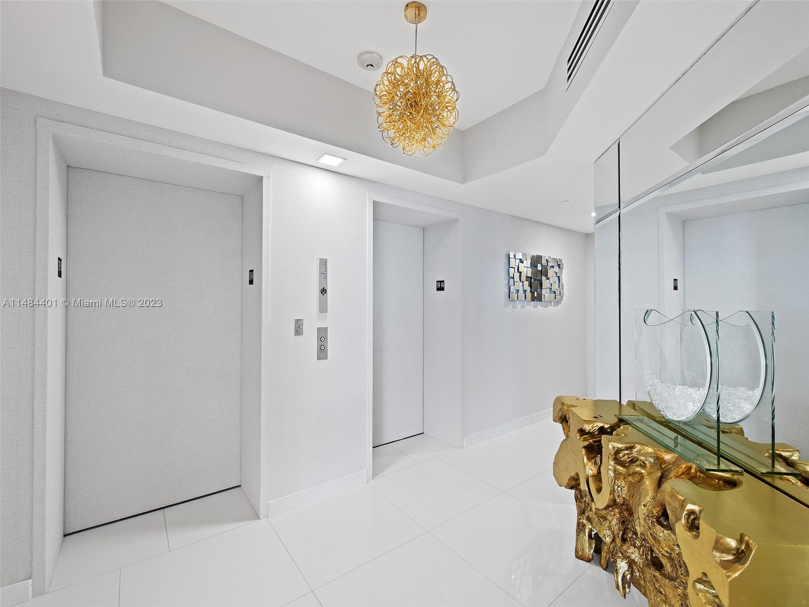 2711 HOLLYWOOD BEACH COND - Residential