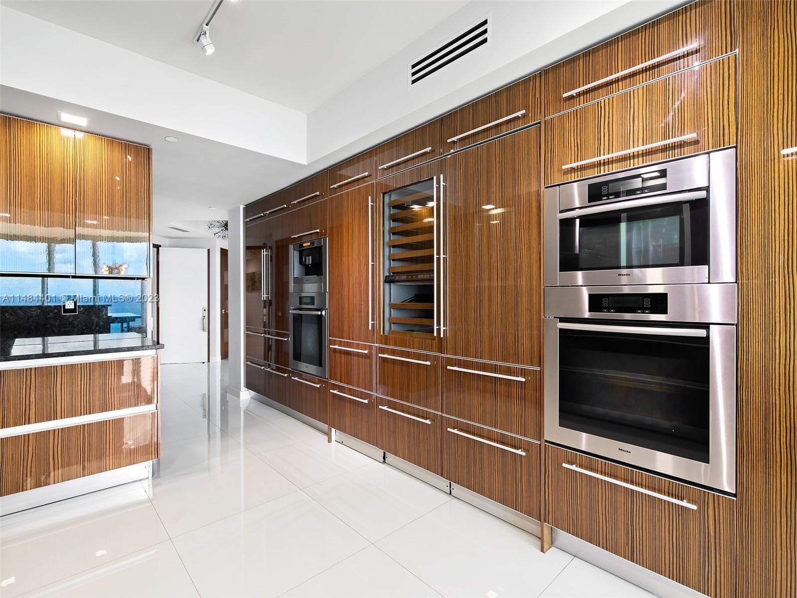 2711 HOLLYWOOD BEACH COND - Residential