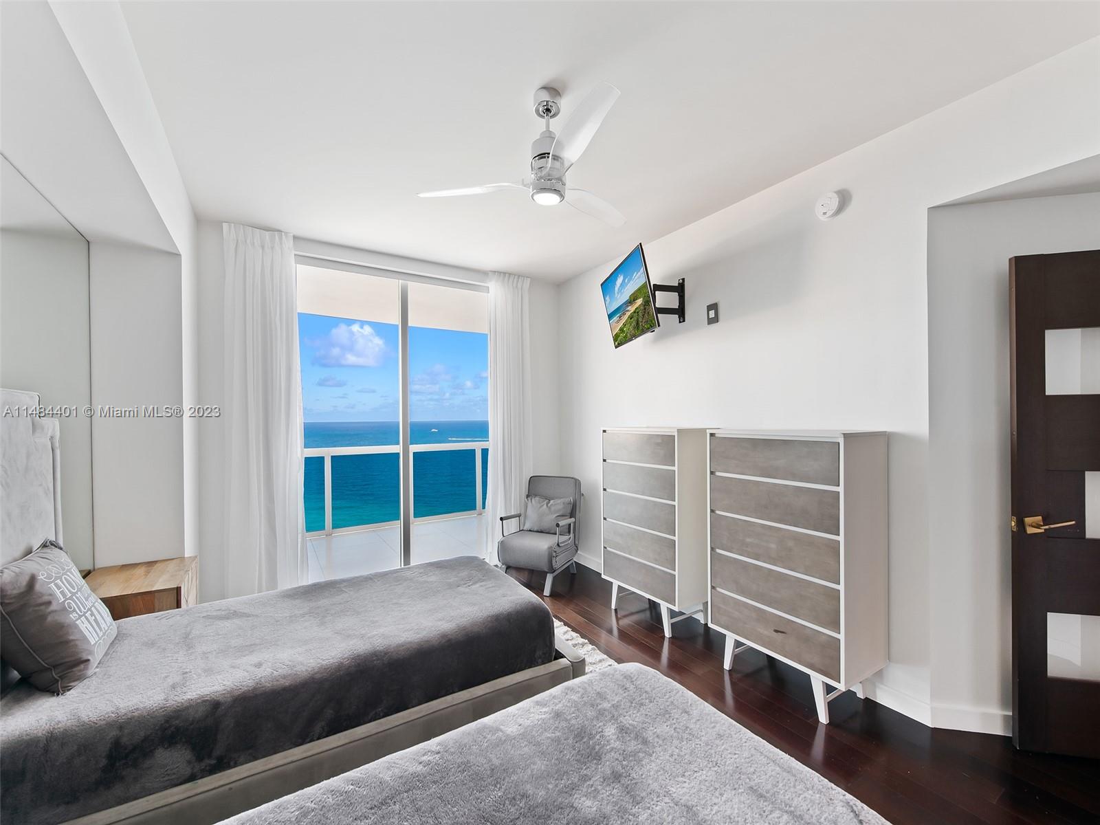 2711 HOLLYWOOD BEACH COND - Residential