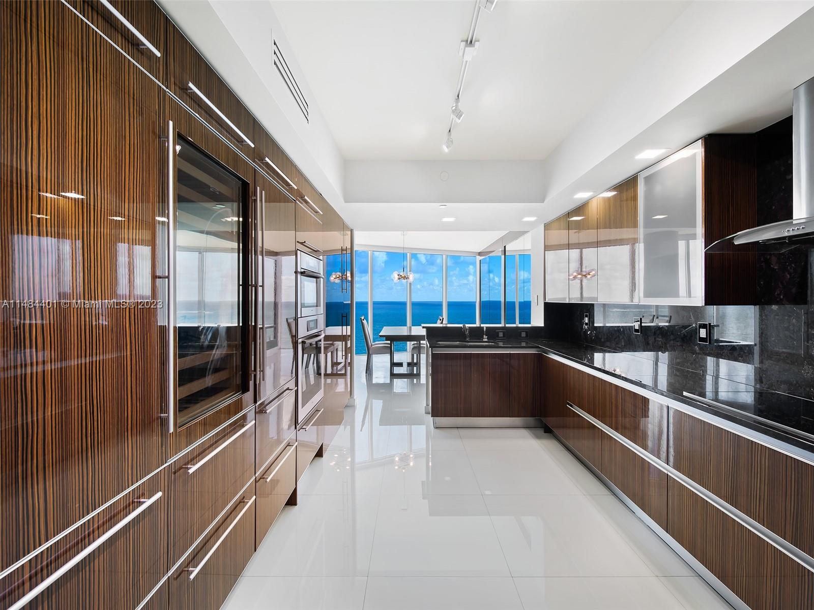 2711 HOLLYWOOD BEACH COND - Residential