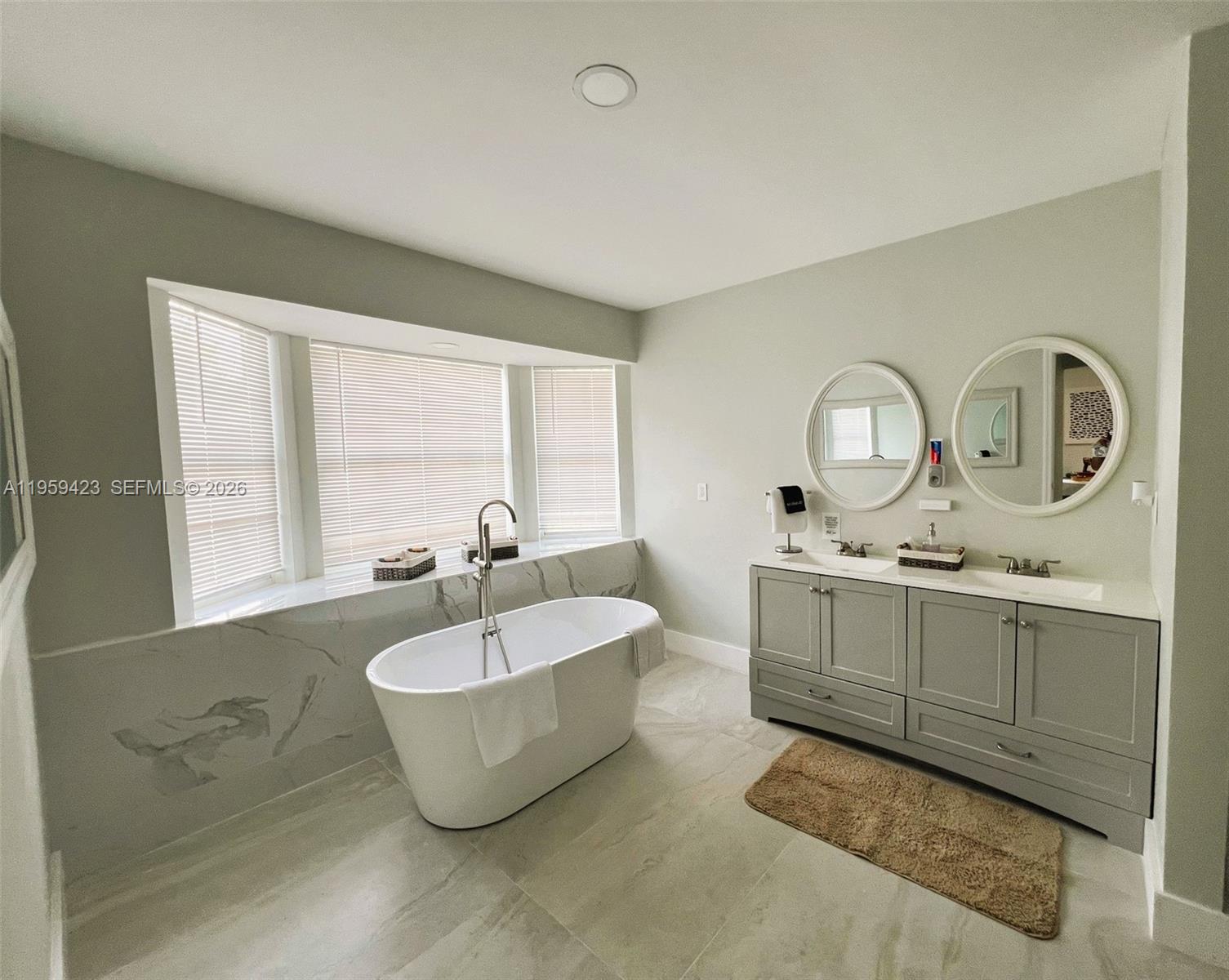 Lochloosa Lakefront - Residential