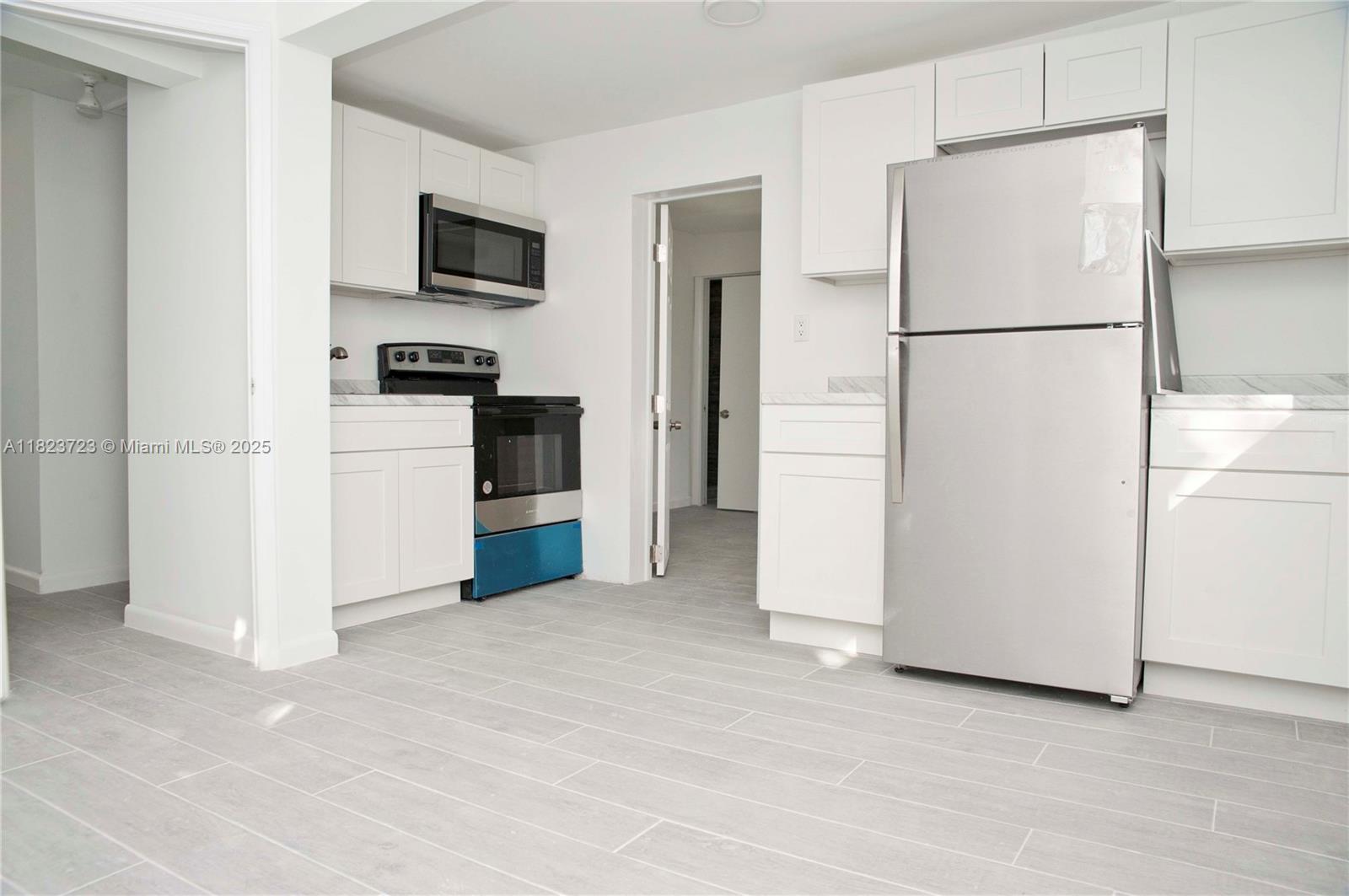 1323 N Federal Hwy 3, Hollywood, Broward County, Florida - 2 Bedrooms  
1 Bathrooms - 