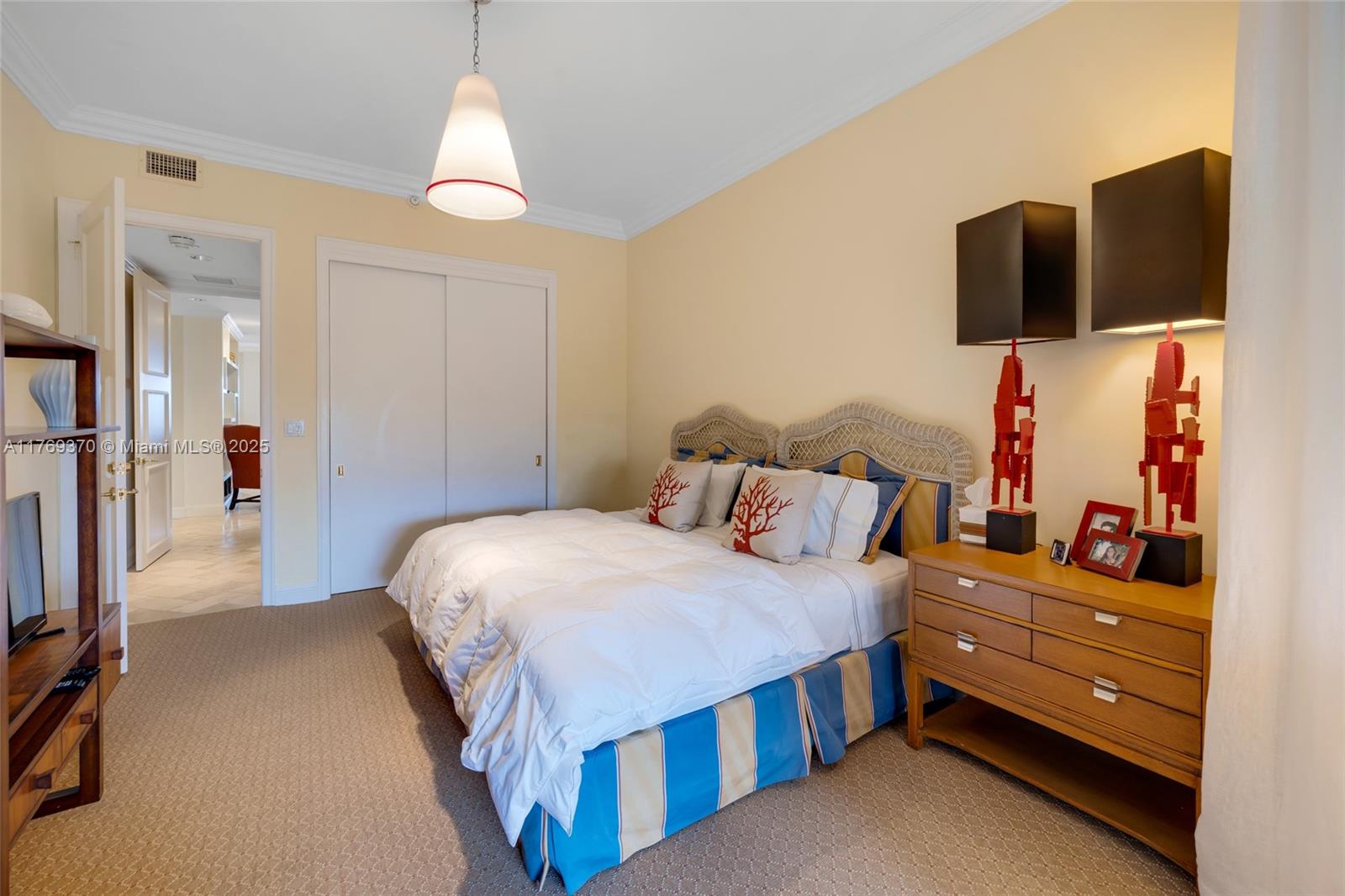 BELLA VISTA MID-RISE SOUT - Residential Lease