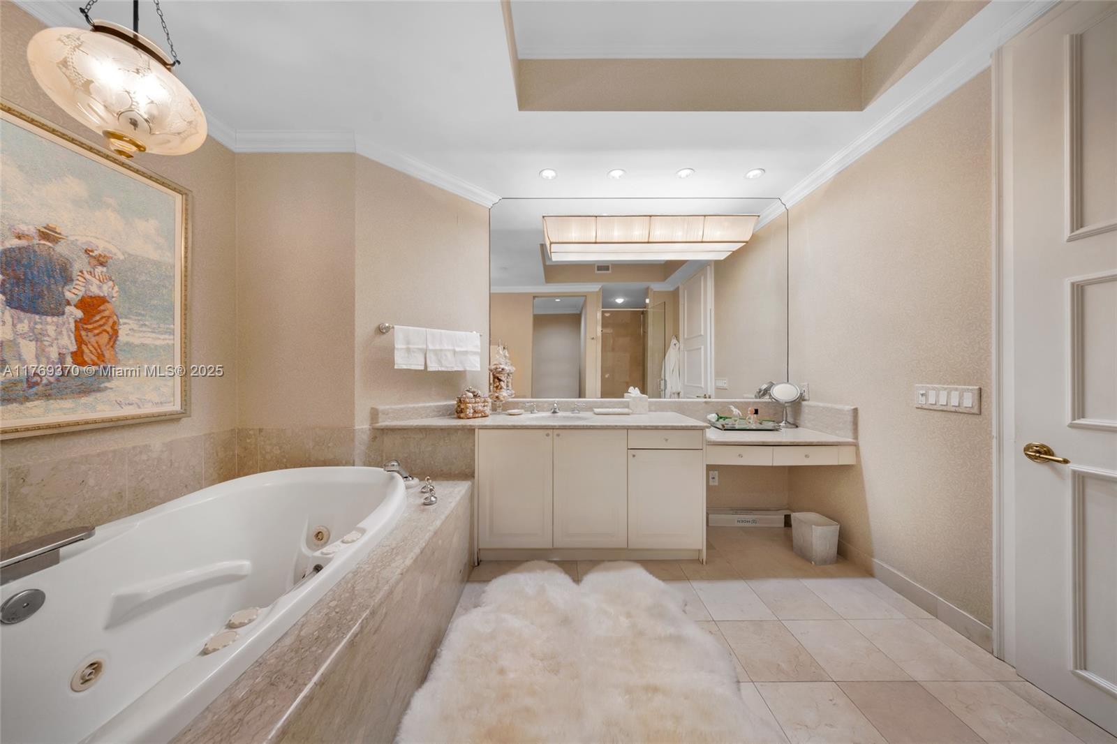 BELLA VISTA MID-RISE SOUT - Residential Lease