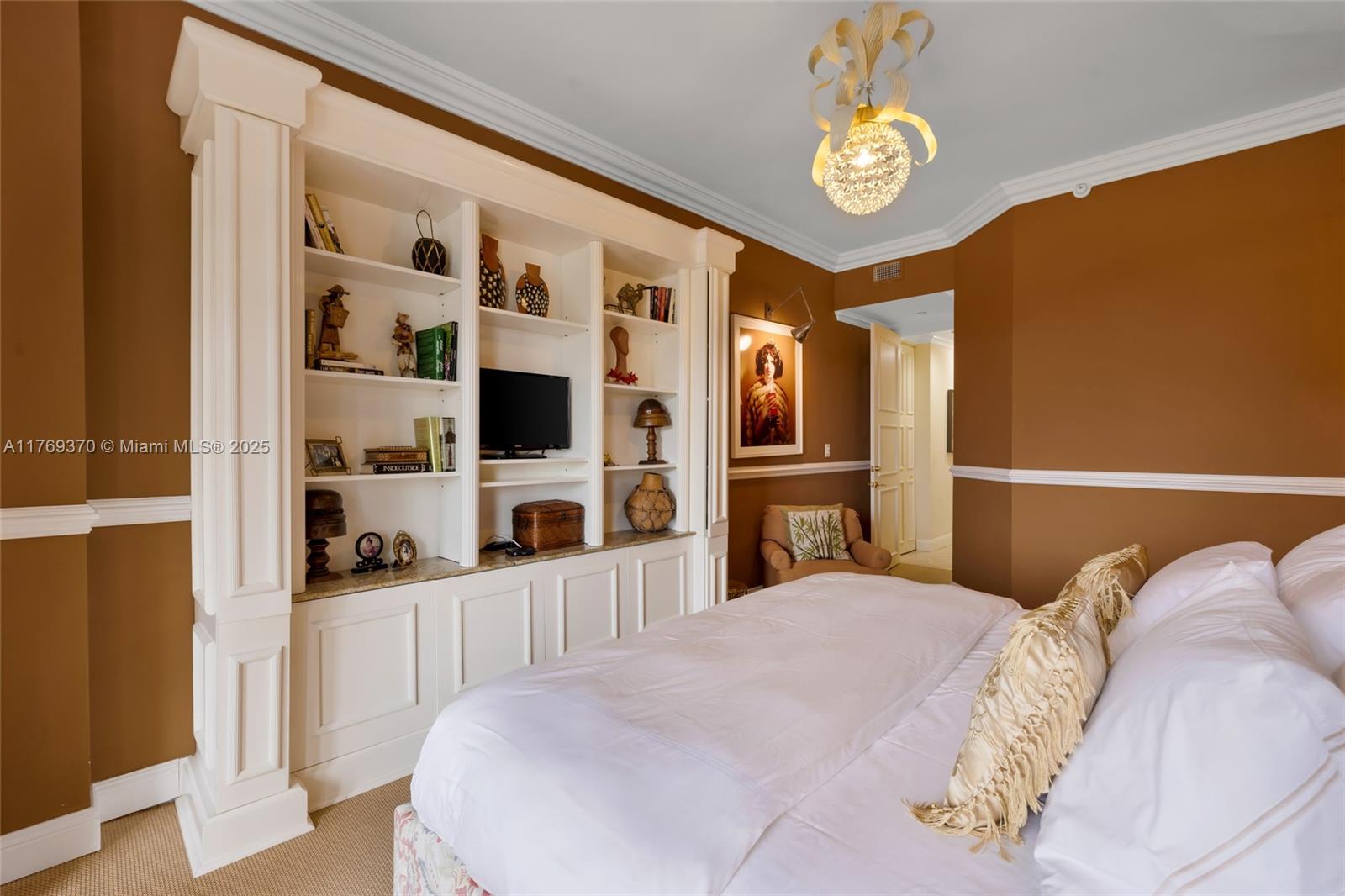 BELLA VISTA MID-RISE SOUT - Residential Lease