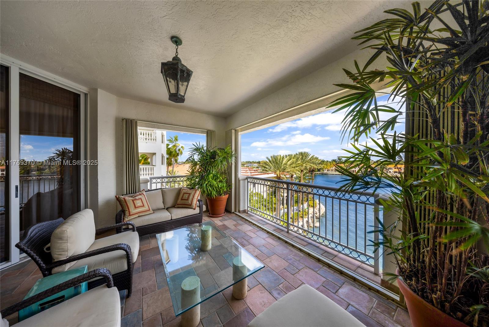 BELLA VISTA MID-RISE SOUT - Residential Lease