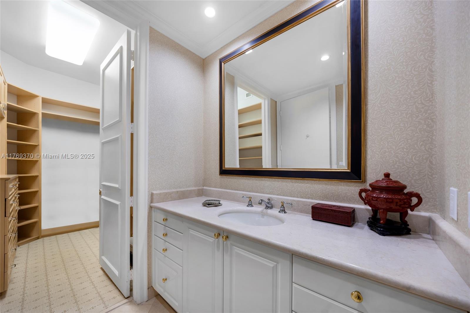 BELLA VISTA MID-RISE SOUT - Residential Lease