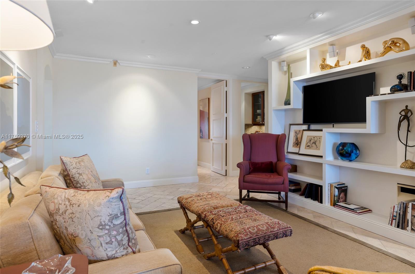 BELLA VISTA MID-RISE SOUT - Residential Lease