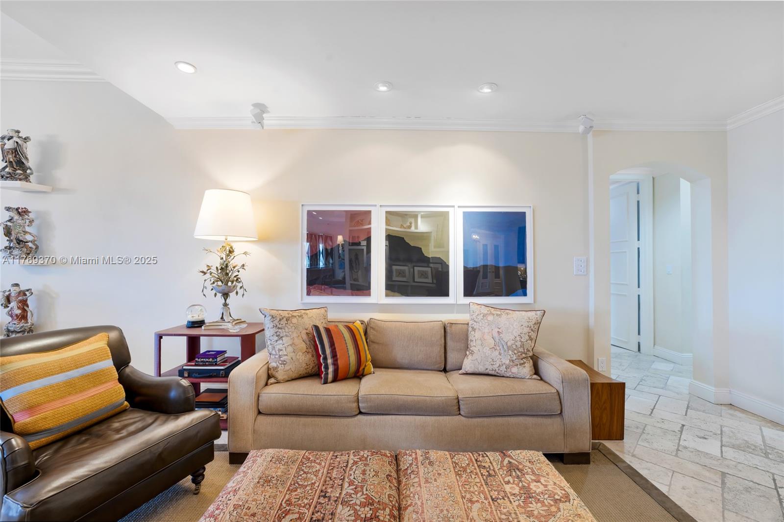 BELLA VISTA MID-RISE SOUT - Residential Lease