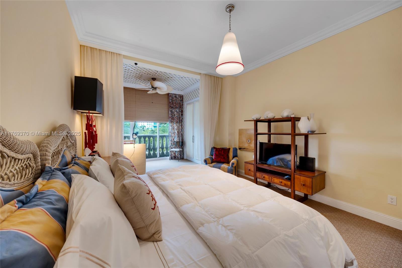 BELLA VISTA MID-RISE SOUT - Residential Lease