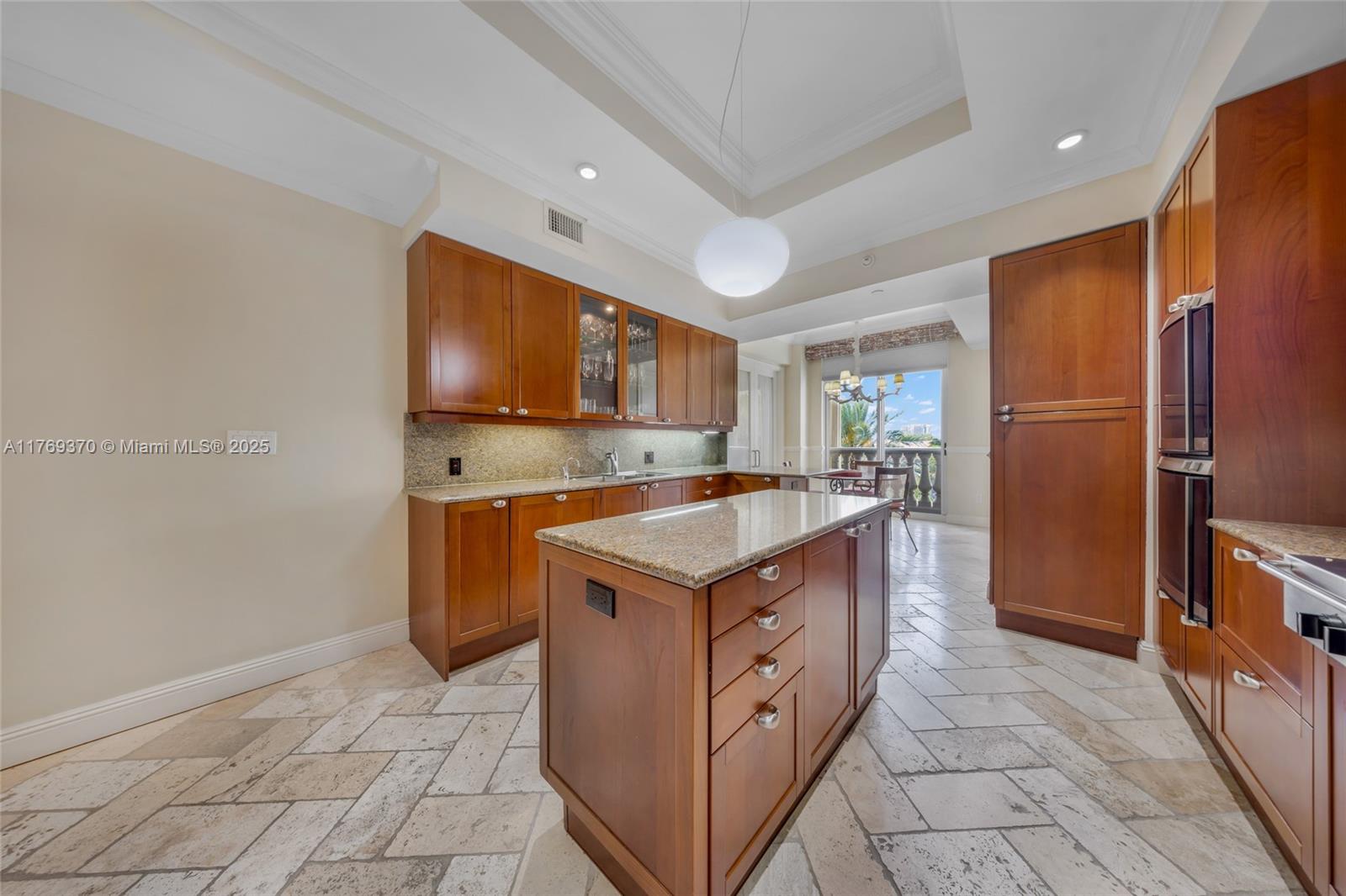 BELLA VISTA MID-RISE SOUT - Residential Lease