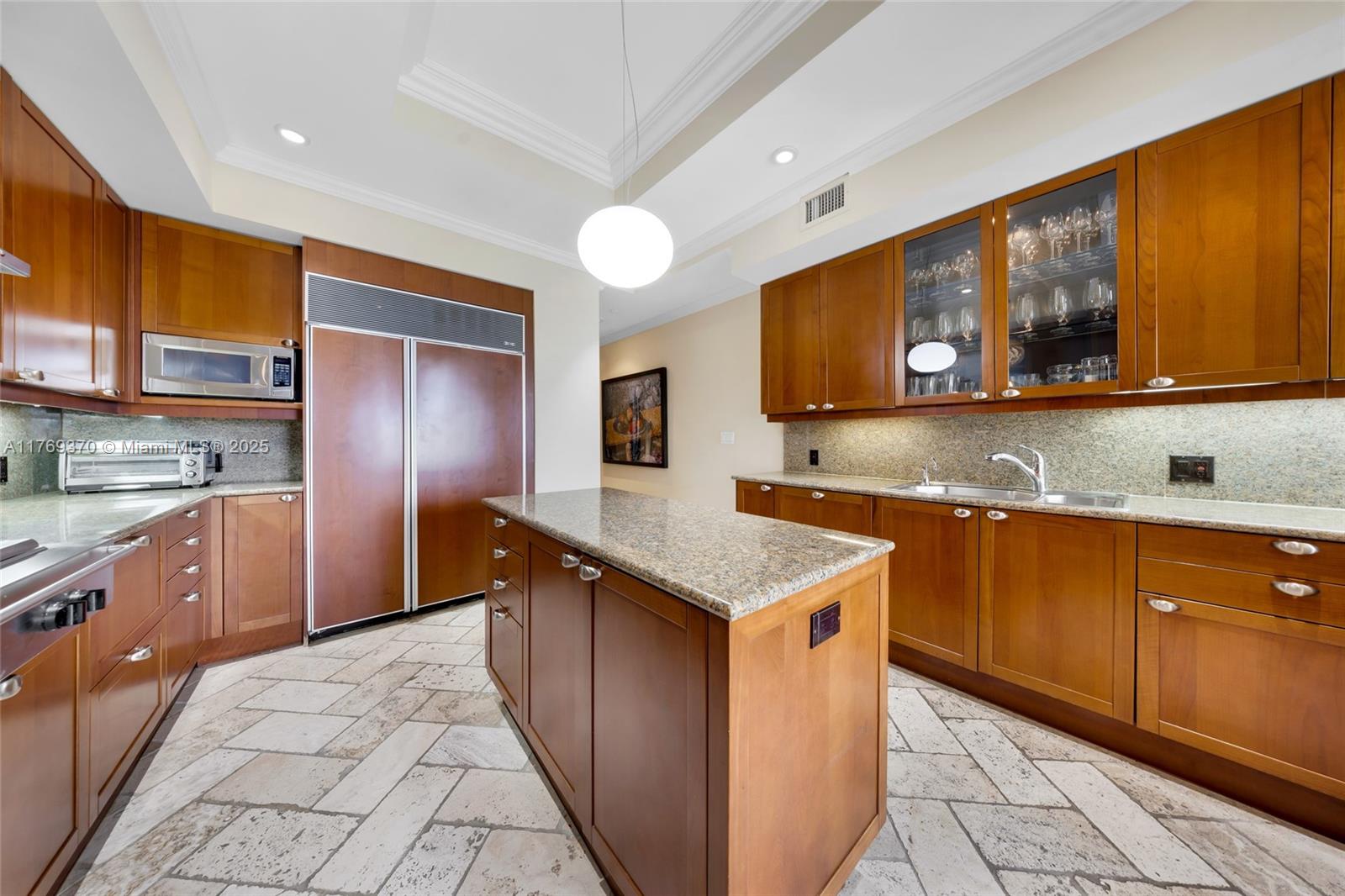 BELLA VISTA MID-RISE SOUT - Residential Lease