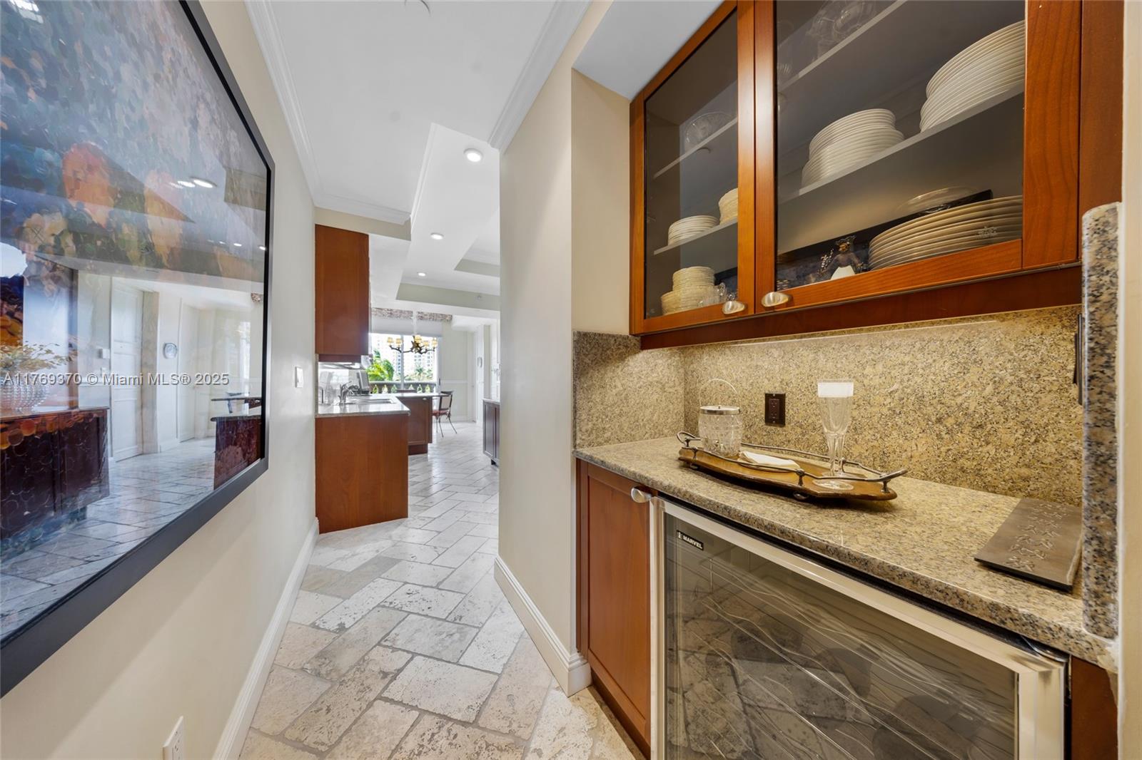 BELLA VISTA MID-RISE SOUT - Residential Lease