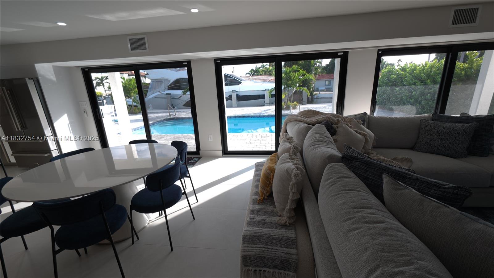 COUNTRY CLUB ISLES - Residential Lease