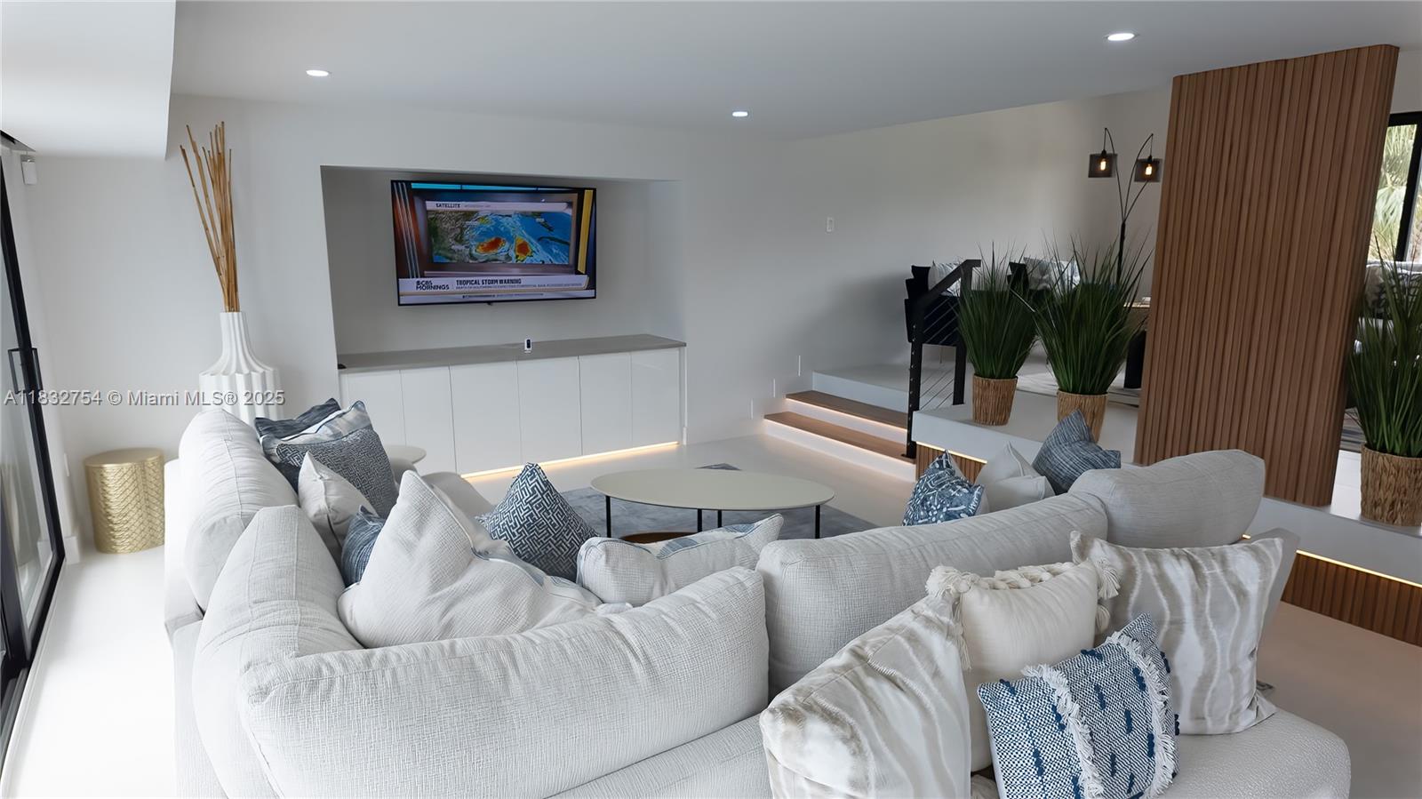 COUNTRY CLUB ISLES - Residential Lease