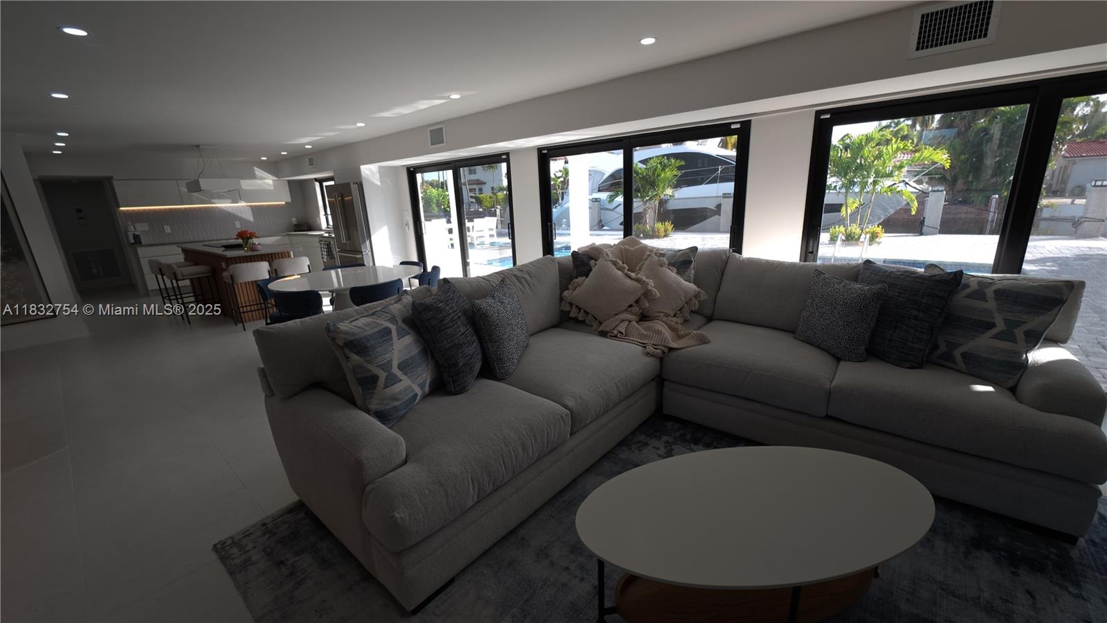 COUNTRY CLUB ISLES - Residential Lease