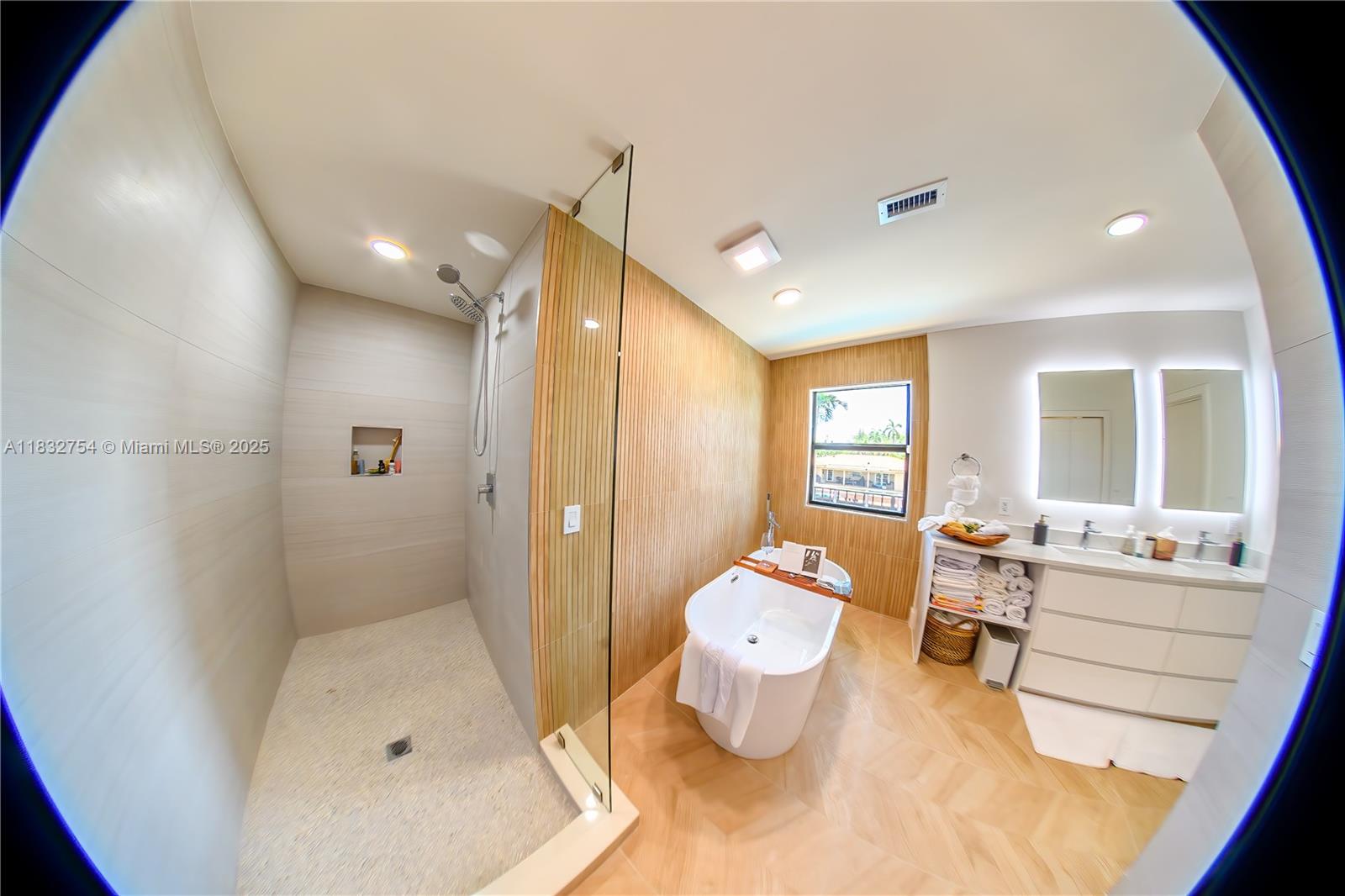 COUNTRY CLUB ISLES - Residential Lease