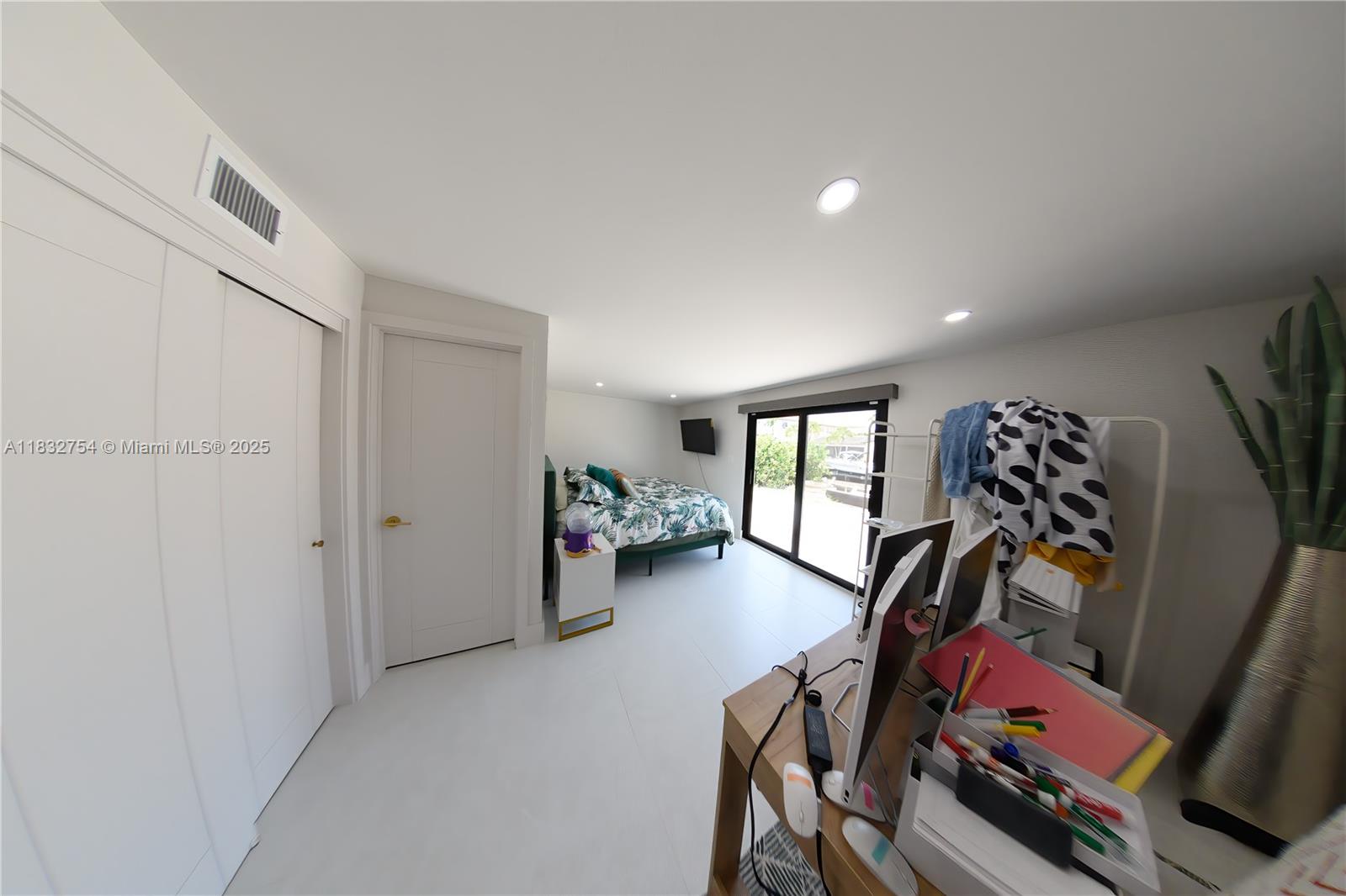 COUNTRY CLUB ISLES - Residential Lease