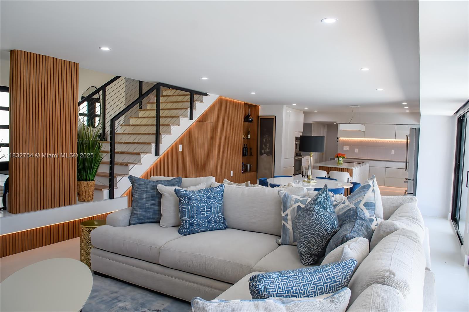 COUNTRY CLUB ISLES - Residential Lease