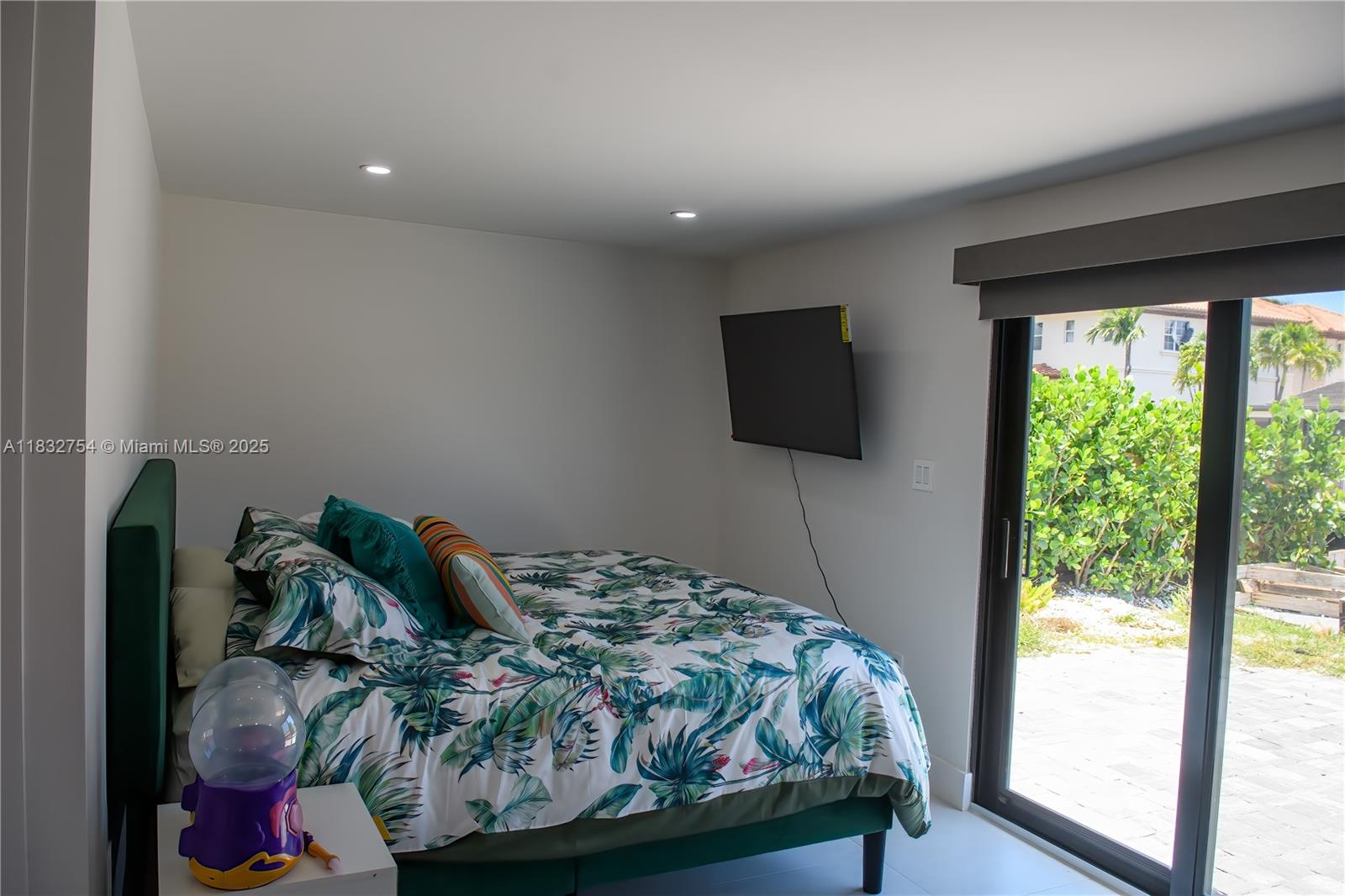 COUNTRY CLUB ISLES - Residential Lease