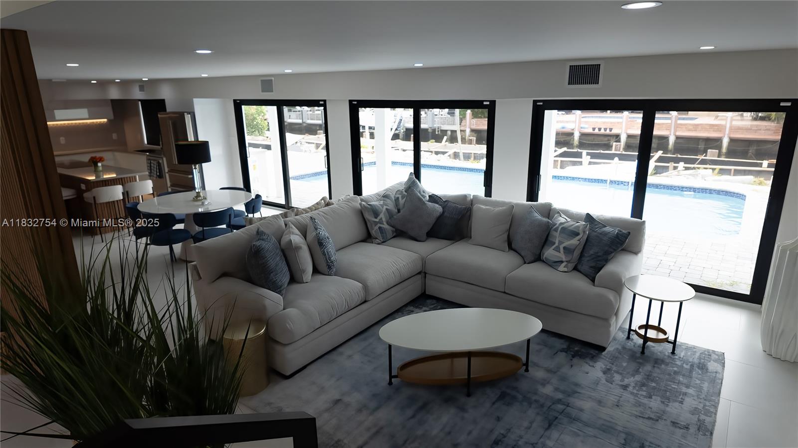 COUNTRY CLUB ISLES - Residential Lease