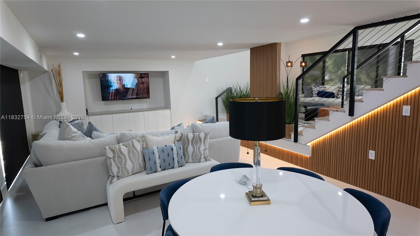 COUNTRY CLUB ISLES - Residential Lease