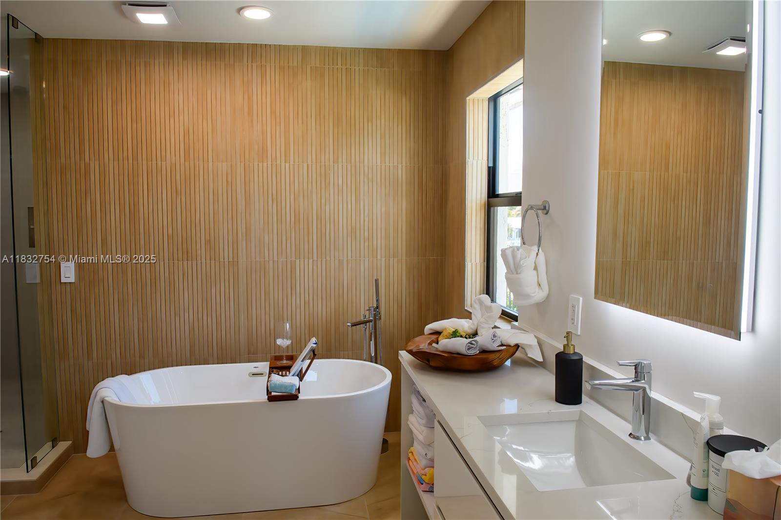 COUNTRY CLUB ISLES - Residential Lease