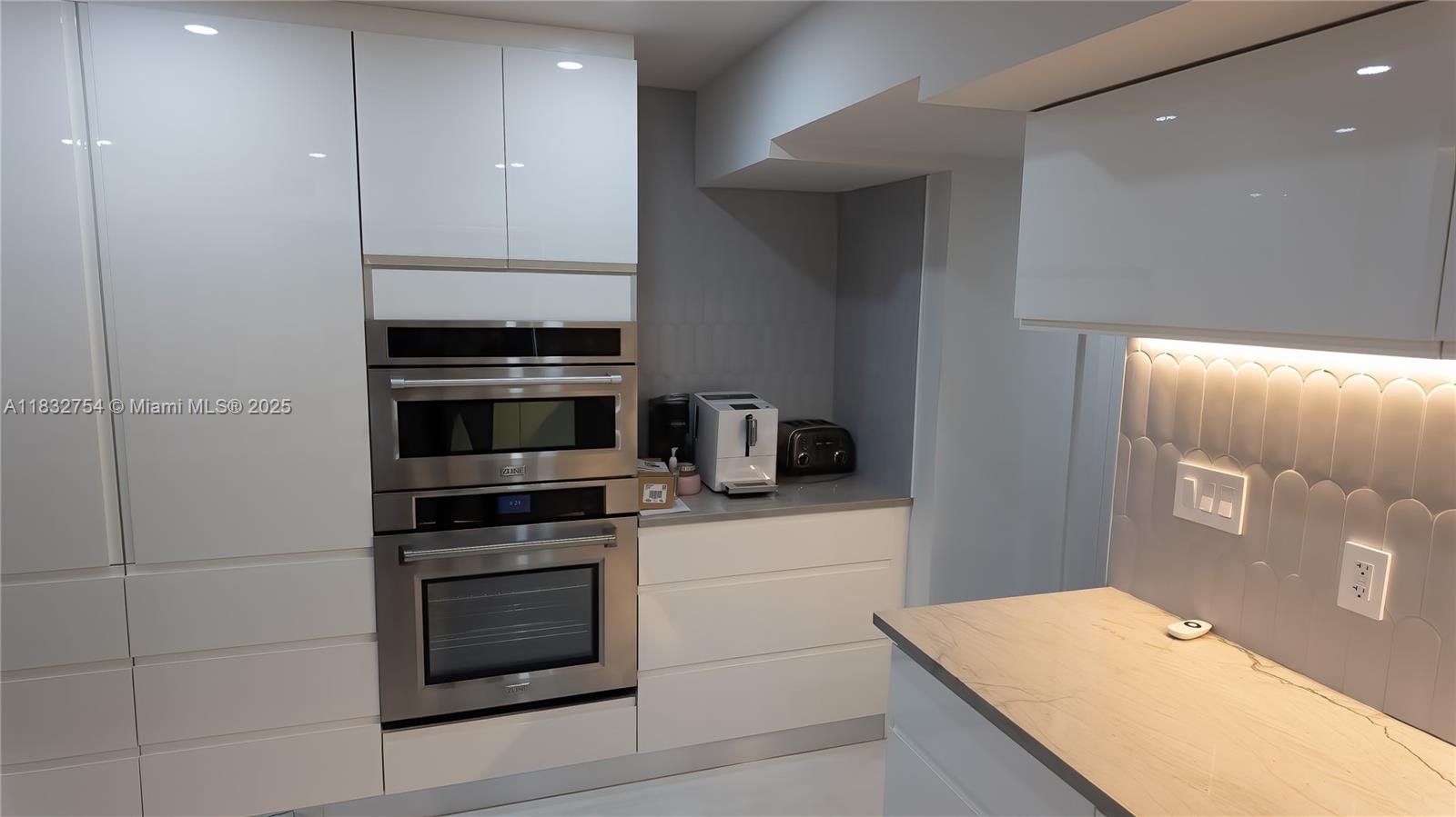 COUNTRY CLUB ISLES - Residential Lease