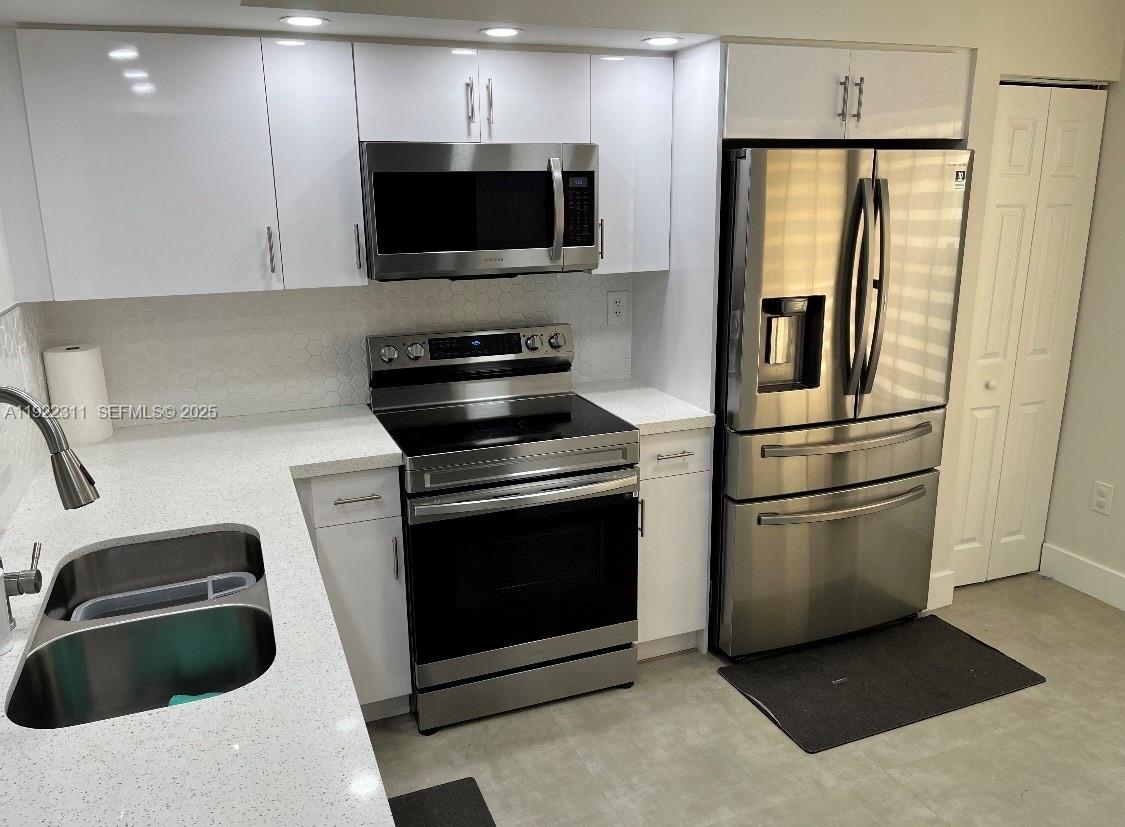 ELAN AT CALUSA CONDO VII - Residential Lease