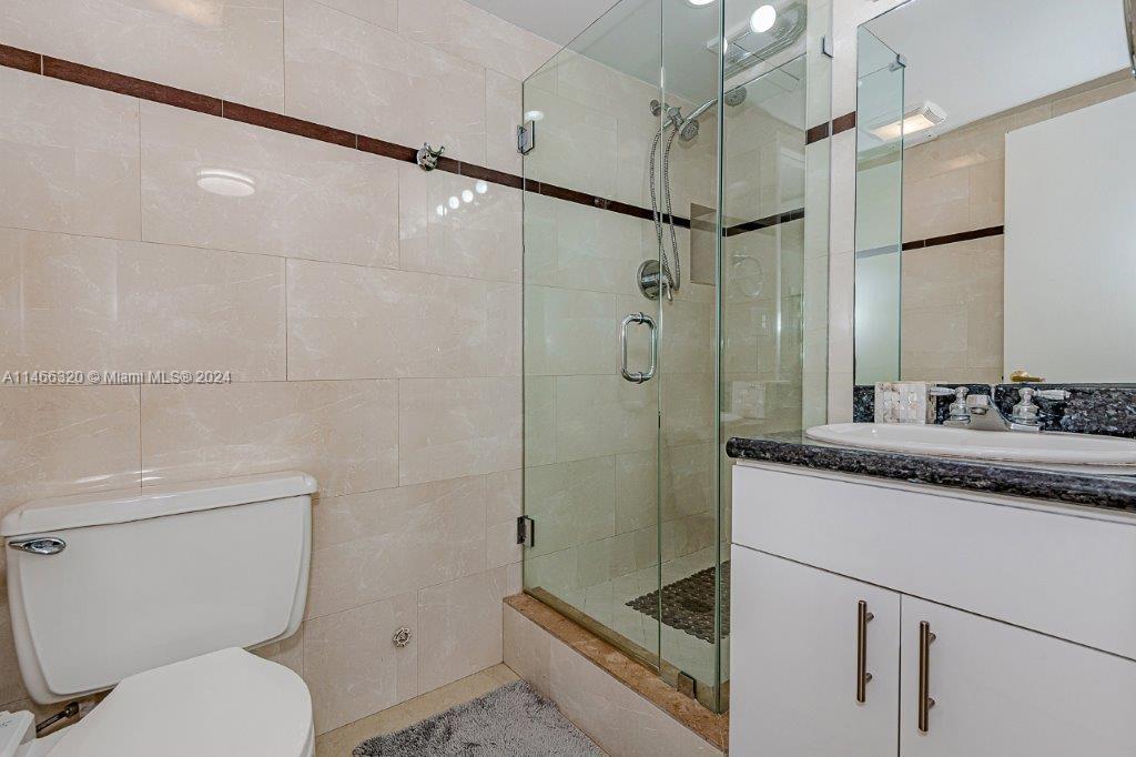 RONEY PALACE CONDO - Residential Lease