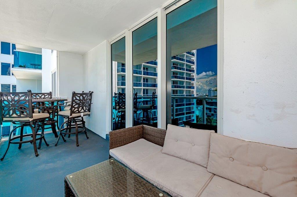 2301 Collins Ave 803