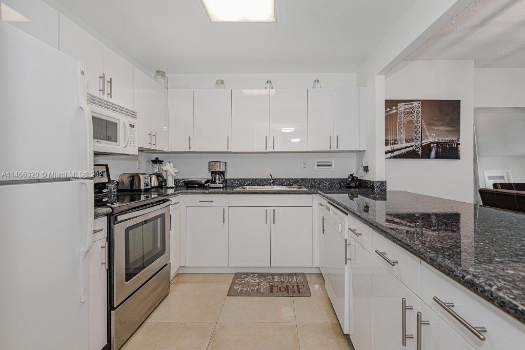 RONEY PALACE CONDO - Residential Lease