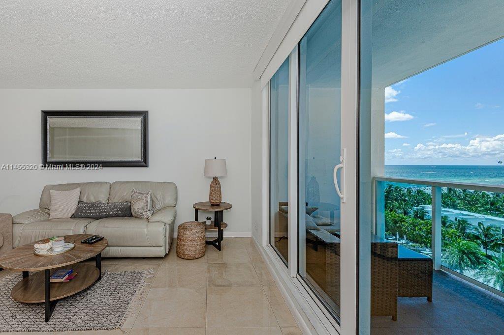 2301 Collins Ave 803