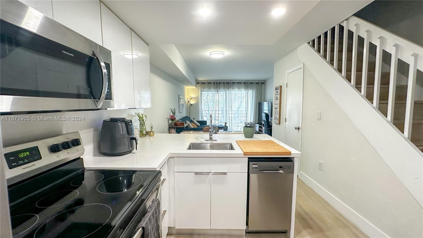 VISTA DEL LAGO CONDO V - Residential Lease