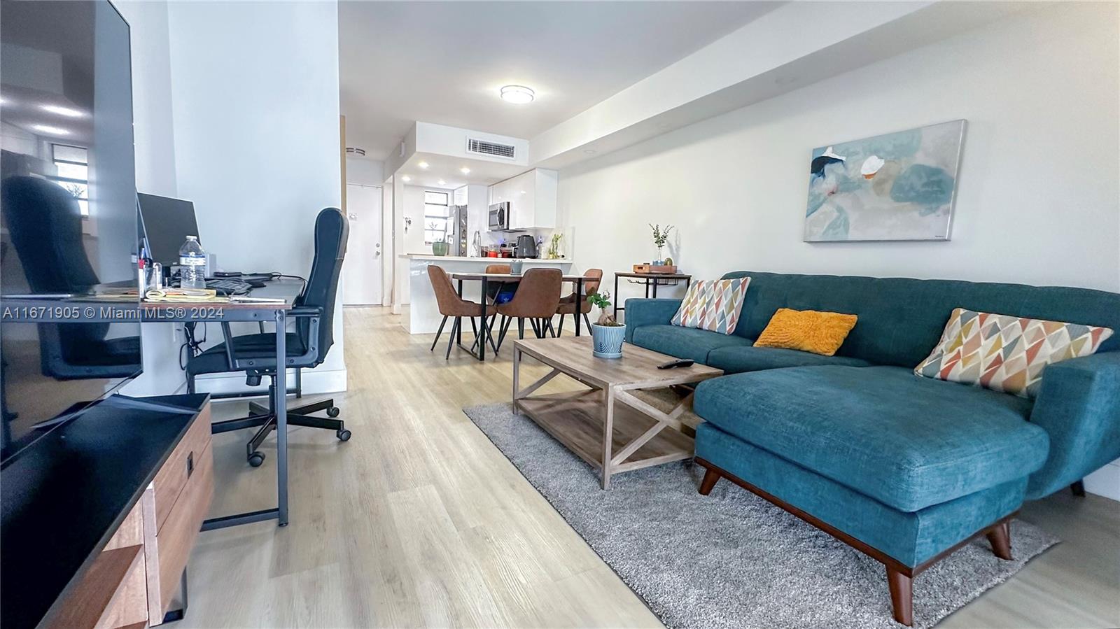 VISTA DEL LAGO CONDO V - Residential Lease