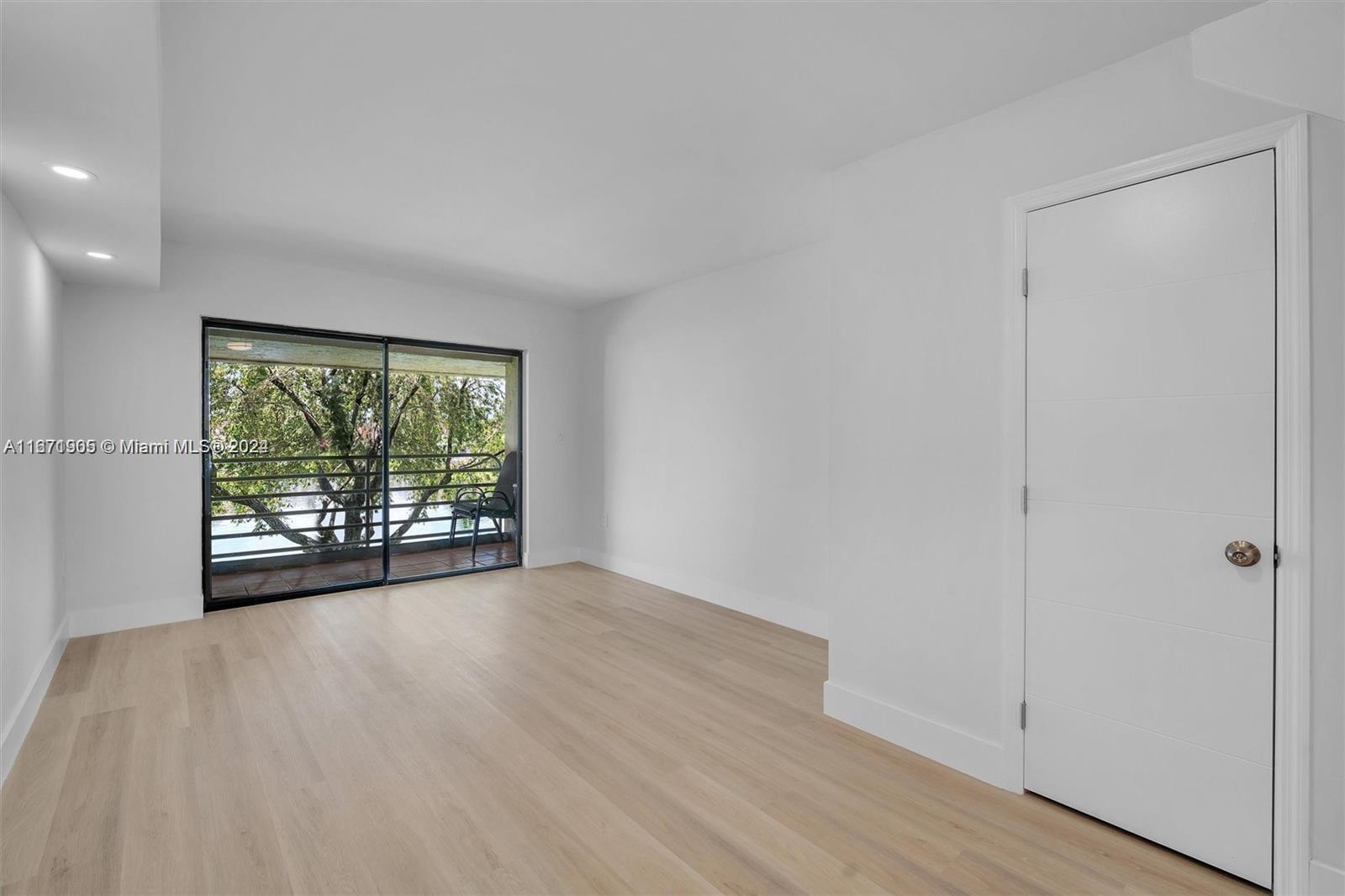 VISTA DEL LAGO CONDO V - Residential Lease