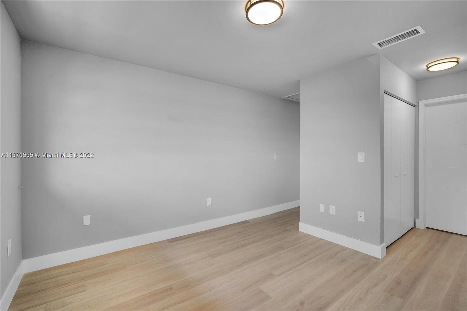 VISTA DEL LAGO CONDO V - Residential Lease