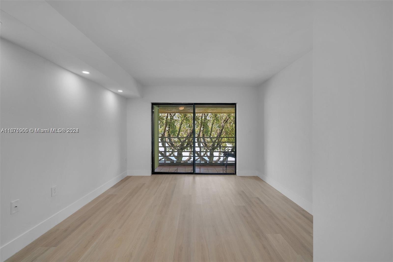 VISTA DEL LAGO CONDO V - Residential Lease