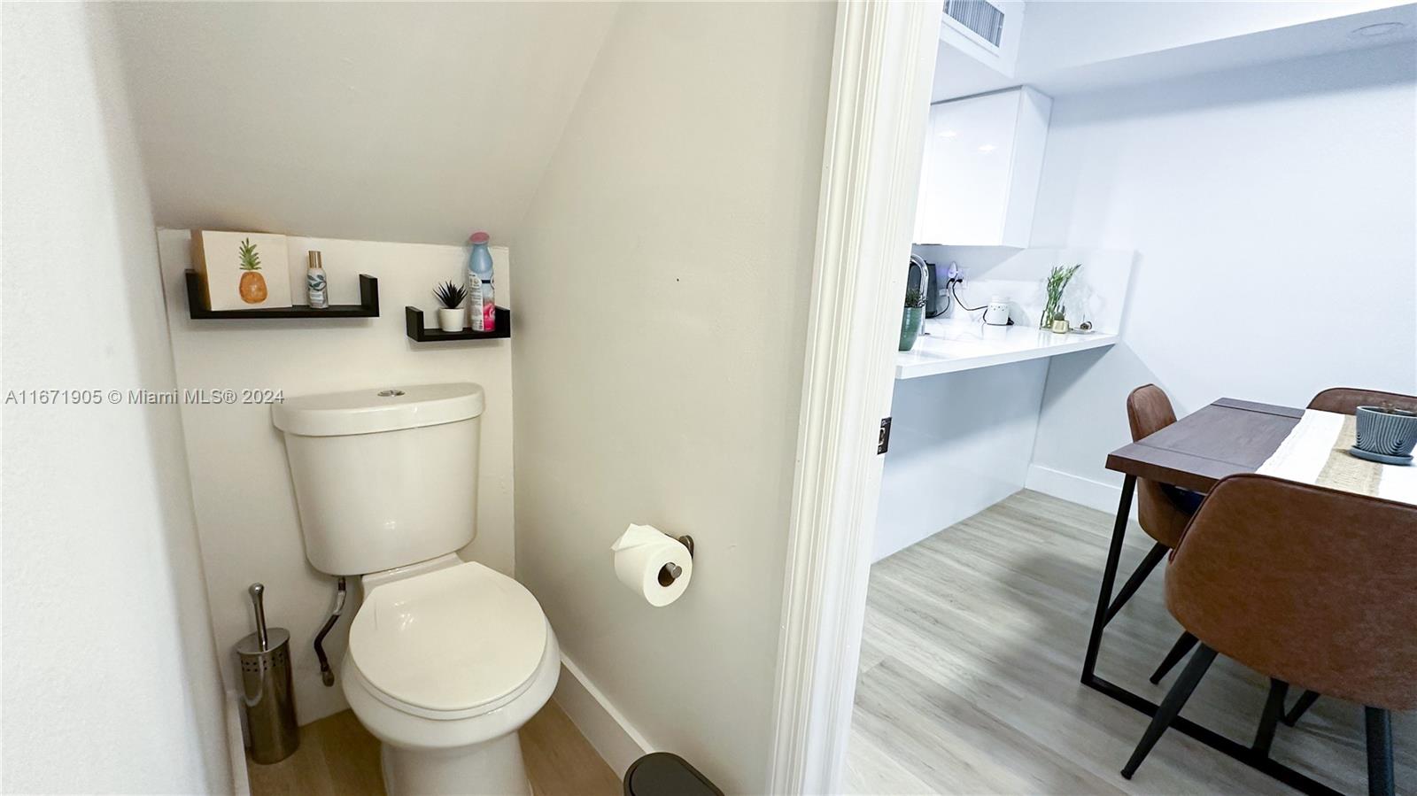 VISTA DEL LAGO CONDO V - Residential Lease