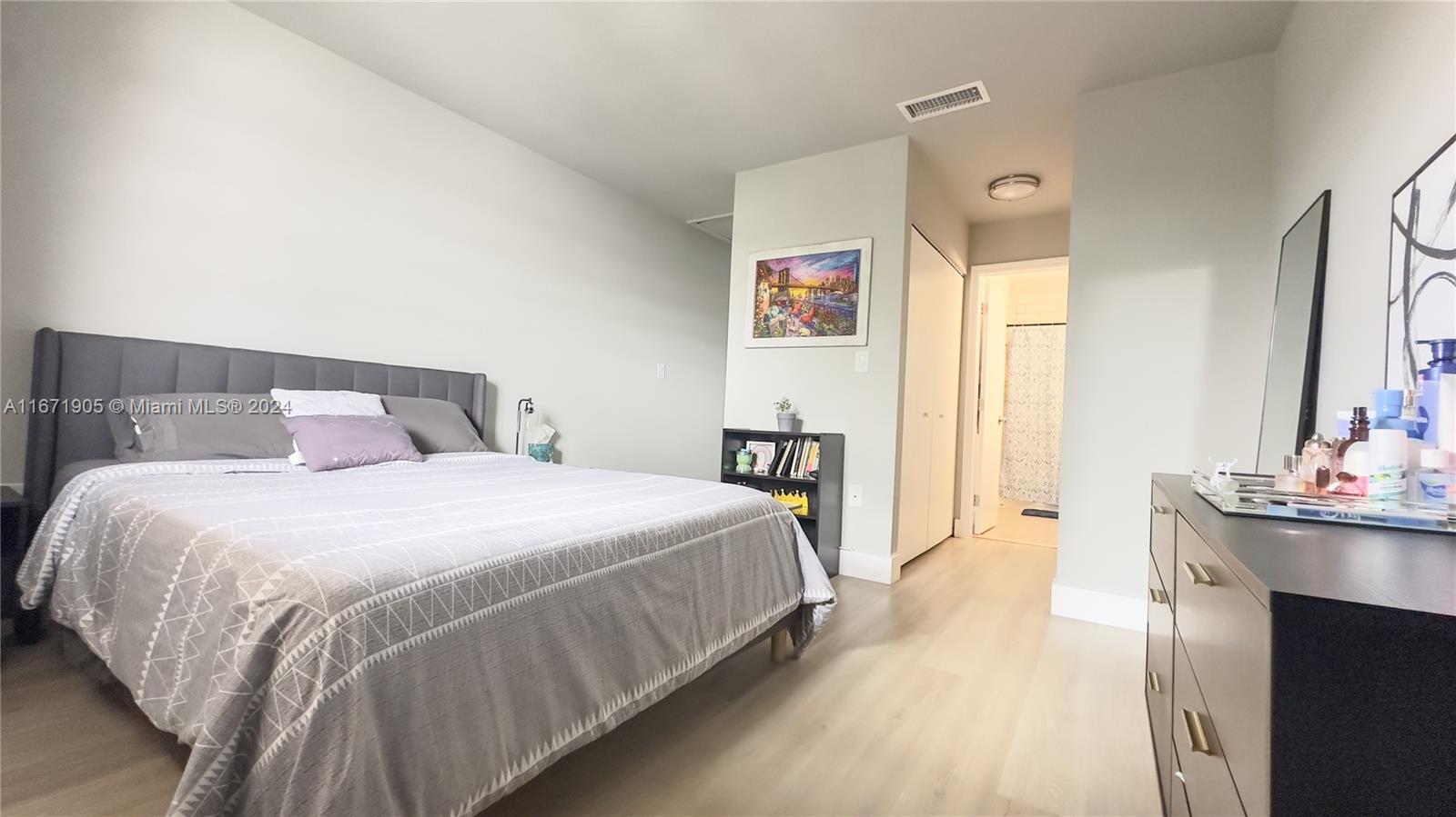 VISTA DEL LAGO CONDO V - Residential Lease