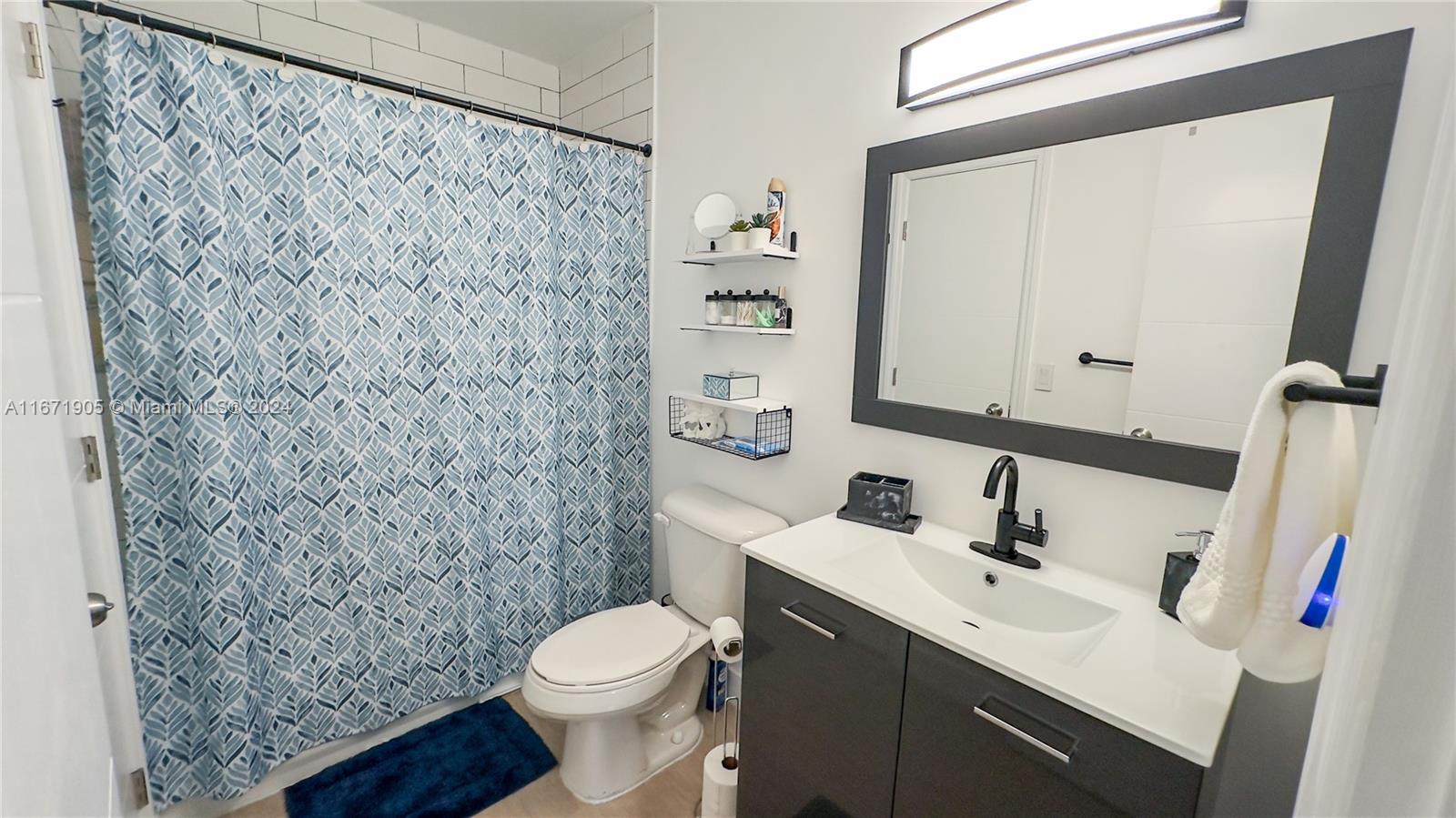 VISTA DEL LAGO CONDO V - Residential Lease