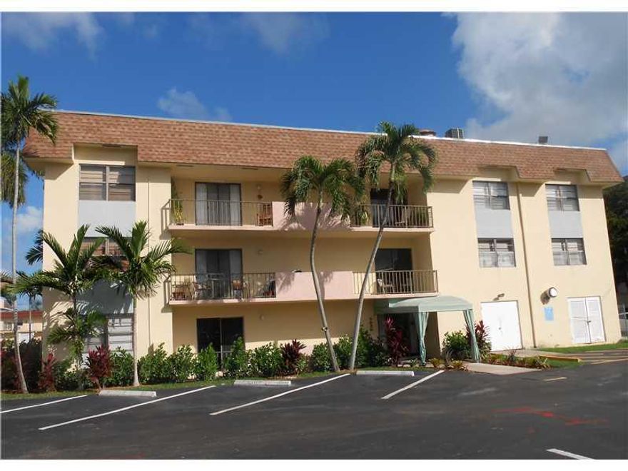 LIVE IN BEAUTIFUL MIAMI SHORES FOR UNDER $160,000. VERY LARGE 2/2 CONDO IN LOW RISE BUILDING. UNIT ON TOP FLOOR. FRESHLY PAINTED THROUGHOUT. EVERY ROOM OPENS TO BALCONY. WOOD FLOORS THROUGOUT. NEW LENNOX CENTRAL A/C. NEWER APPLIANCES. WALK TO PUBLIX, WALG REENS, BANK ETC. WELL MAINTAINED BUILDING. NO RENTALS DURING FIRST 18 MONTHS OF OWNERSHIP.