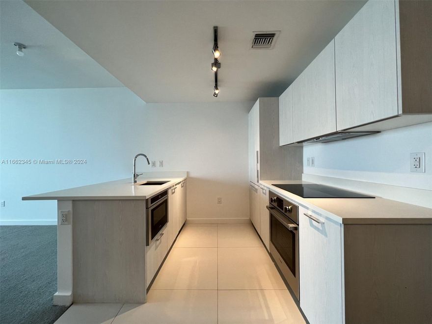 Enjoy amazing location, stunning views and great lifestyle at this condo. Contemporary 1bed/1.5bath unit with 12 ft ceilings, ItalKraft cabinets and Bosch appliances. Washer and Dryer in unit. Top of the line amenities, including a roof top pool deck, spa and grilling areas.  An additional pool on the 5th floor, with tennis court, more grilling areas, Club Room, Children's Room, Billiards/Media Room and a fully equipped gym.  Unit is currently rented until 11/30/2025.